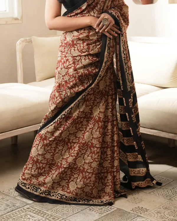 Red_Floral_Cotton_Floral_Jaal_Print_Mul_Saree_For_Women